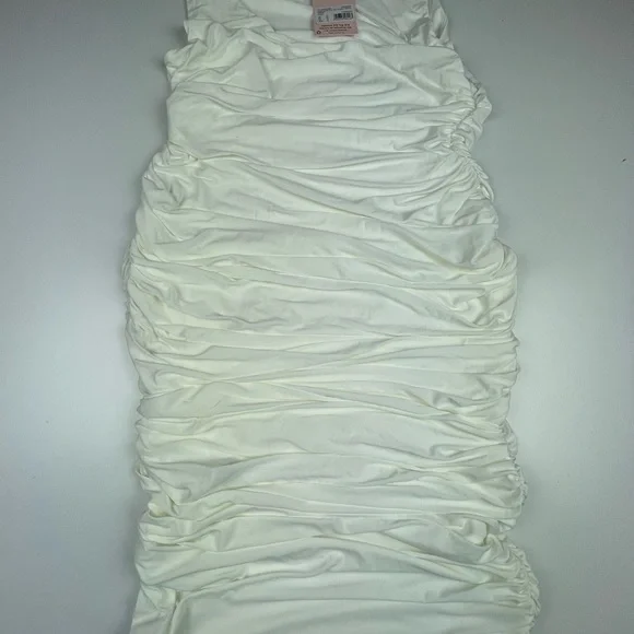 HIGH NECK CUT OUT SLINKY MIDAXI
DRESS
Cream - Picture 3 of 5